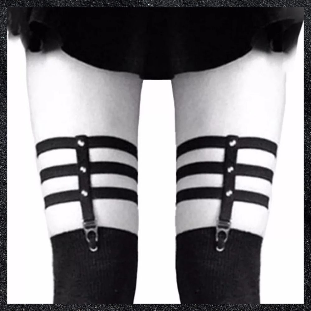 Dark Pink Triple Strap Studded Leather Leg Thigh Garter Harness Pair Set - Picture 3 of 4